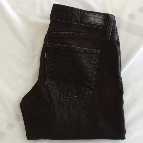 Faded Black Levi’s {CURVY CUT} - Picture 3 of 8